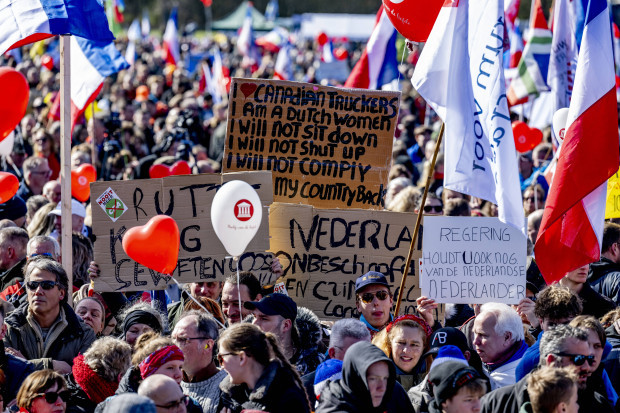 Massive Bauernproteste in Den Haag gegen Enteignung durch Green Deal