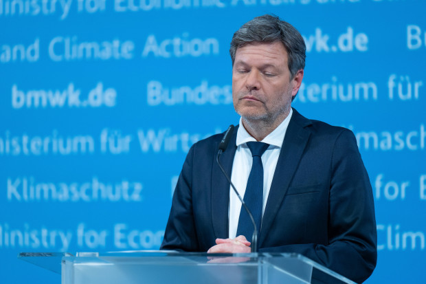 Robert Habeck und der gründeutsche Windwahn auf dem Gipfel