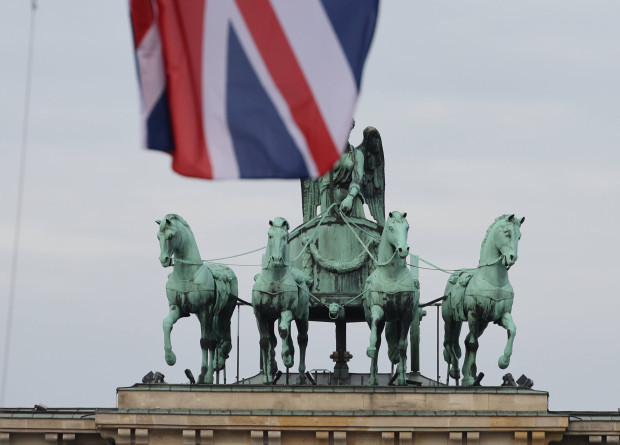 Der König zu Besuch in der würdearmen Hauptstadt
