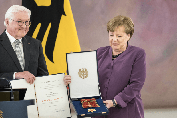 Bittere Demütigung im Bundestag für Angela Merkel