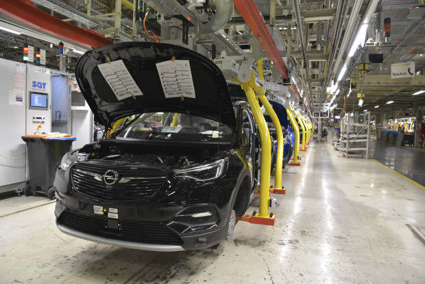 Il mercato automobilistico è in via di guarigione, ma non vi è alcun segno di euforia elettrica