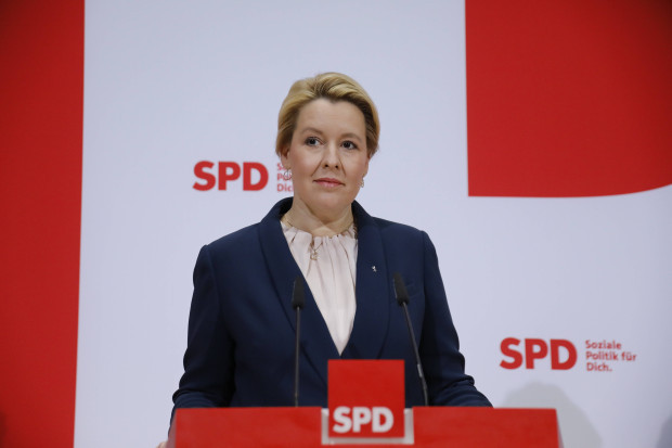 Knappe Mehrheit der Berliner SPD stimmt für Große Koalition