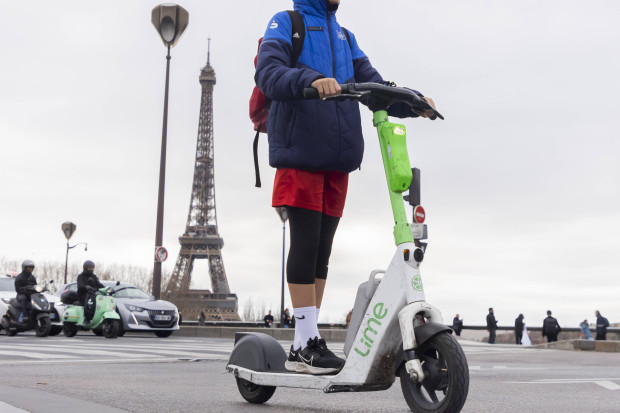 Die Pariser stimmen für das Verbot der E-Tretroller