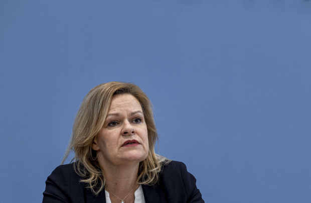 Faeser: Für Messerverbote in Bus und Bahn – gegen Grenzkontrollen und Hilfe für Kommunen