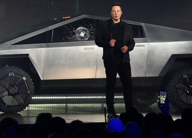 Tesla bleibt auf Highway liegen: „Hat mich fast umgebracht“
