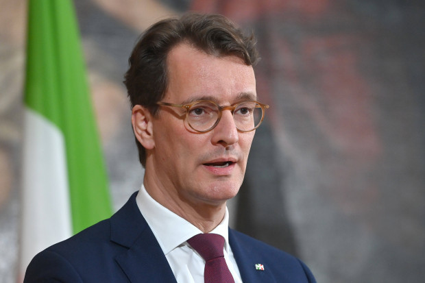 Hendrik Wüst will Finanzbedarf für Asyl dauerhaft decken