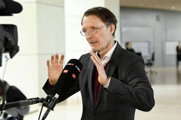 Lauterbach beklagt sinkendes Vertrauen in Wissenschaft – und heroisiert sich selbst