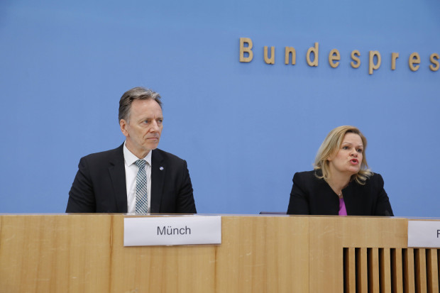 Politisch motivierte Straftaten 2022: Von Staatskritikern, Klimaklebern und Deutschenhassern