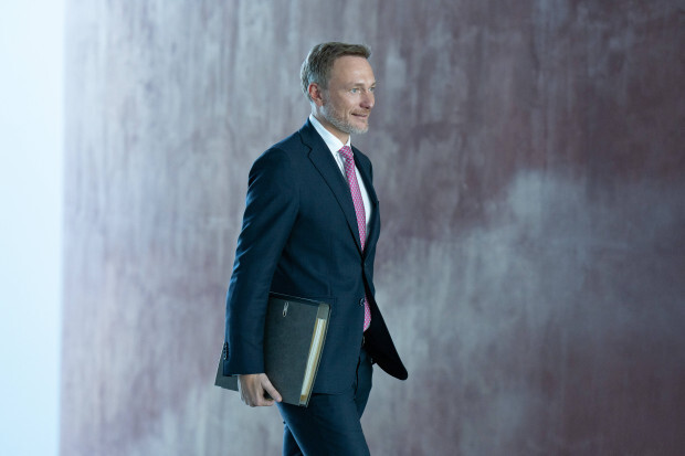 Die Steuerbillion kommt später, aber der Auftrag zu sparen ist schon längst da