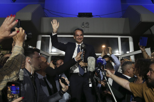Hoher Sieg für Mitsotakis und die neue Niederlage der Demoskopie