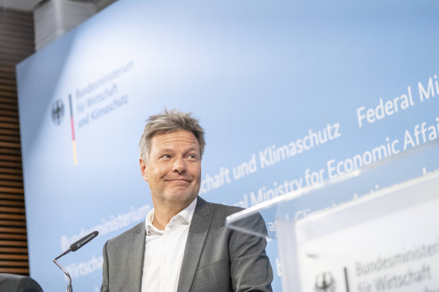 Den Verzicht auf Fernreisen fordert Habeck, der kürzlich in Israel urlaubte