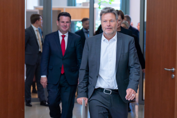 Heils Trauzeuge, oder: Wie man von einem Elefanten im Raum ablenkt