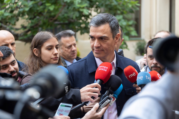 Rechte gewinnen in Spanien: Warum Sánchez nun Neuwahlen ausruft