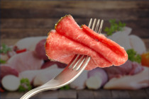 Nur noch EINE Scheibe Wurst pro Tag – dafür mehr Insekten: Der grüne Totalüberwachungsstaat droht