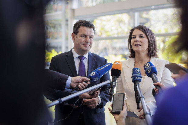 Baerbock und Heil wollen viermal mehr Visa an „Fachkräfte“ verschenken