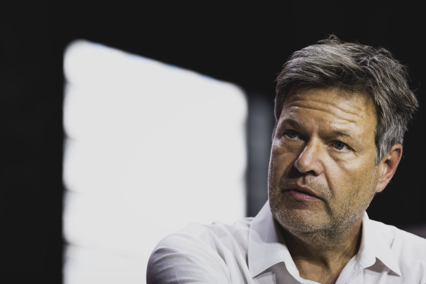 Habeck gesteht ein, dass die Mehrheit seine Politik ablehnt