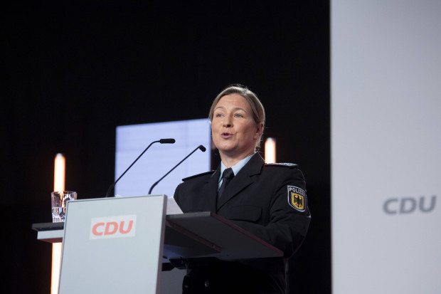 Claudia Pechstein und der Ärger um ihren Auftritt in Uniform
