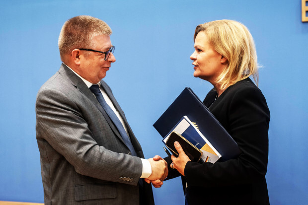 Faeser und Haldenwang löschen im Verfassungsschutzbericht fast alle Angaben zum Linksextremismus in der Partei „Die Linke“