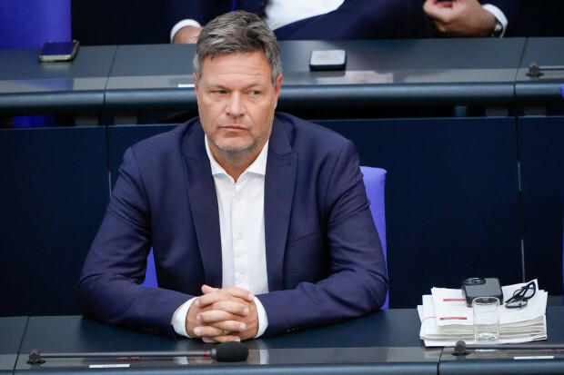 Von klimaschädlichen Wärmepumpen und zu schweren Elektro-Feuerwehrwagen