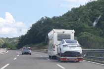 Sinnbild für deutsche Weltenretter – Mit dem E-Auto in den Urlaub