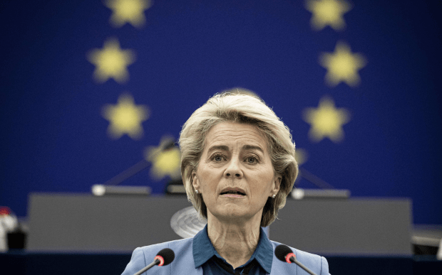 EU-Parlament stimmt gegen Offenlegung der von der Leyen-Bourla-SMS