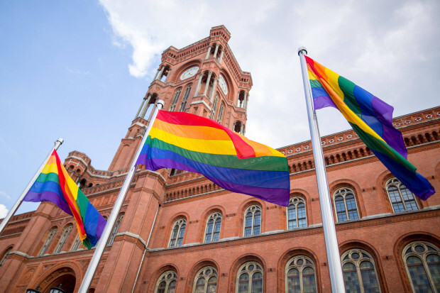 Sorgt die Translobby für eine Regierungskrise in Berlin?