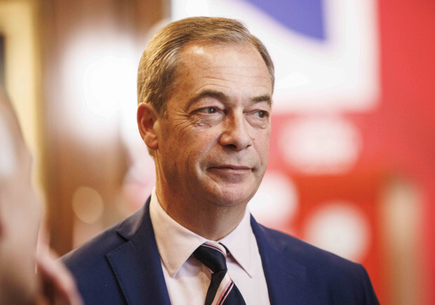 Acht Banken gegen Nigel Farage