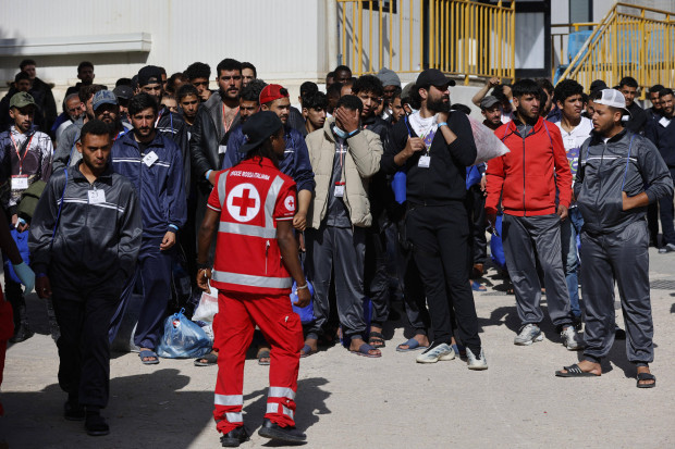 Überlaufene Häfen: NGOs missachten italienische Dekrete, so gut es geht