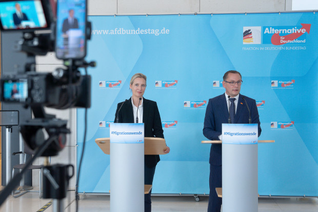 AfD nur noch knapp hinter Union – Deutschlands gordischer Knoten zieht sich zu