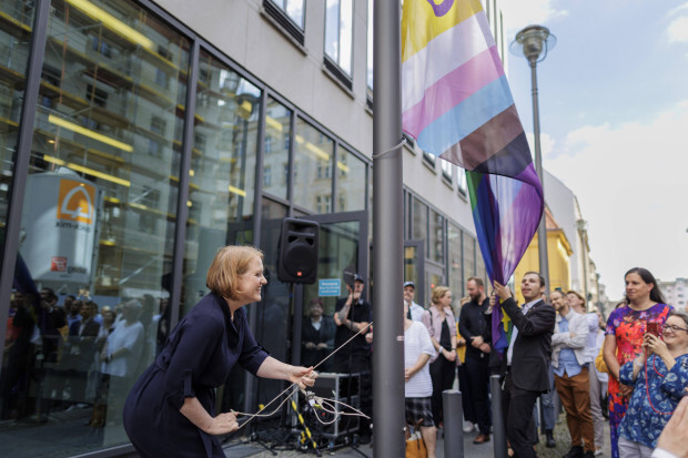 Wie sich der Staat der queeren Ideologie unterwirft