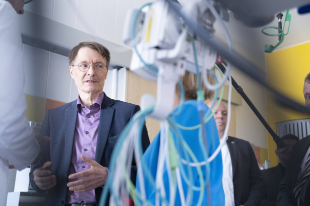 Lauterbachs Revolution frisst Deutschlands Krankenhäuser