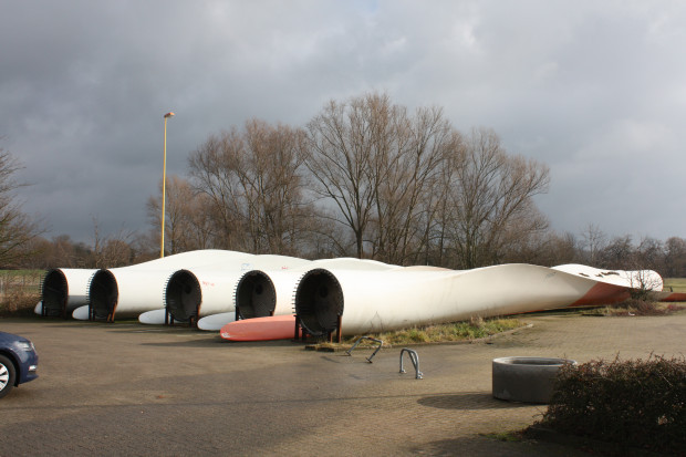 Wenn die Blätter von alten Windkraftanlagen fallen