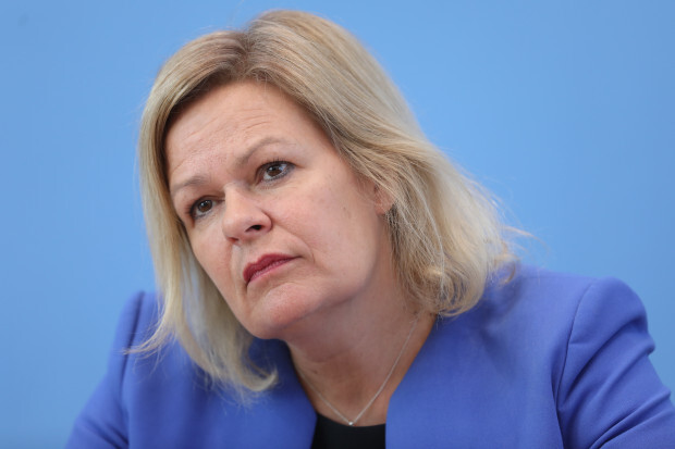 Faeser redet von „Clans“ kollektiv abschieben