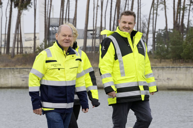 In Sachen LNG-Terminals und Geldwäsche braut sich um Scholz ein veritabler Skandal zusammen