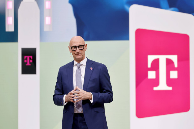 Telekom-Chef droht mit Abkehr ins Ausland