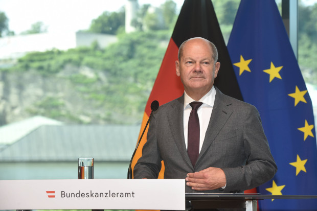 Wie der Kanzler die Kontrolle abgibt