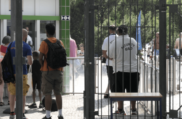 Massenzuwanderung beschert Security-Branche Millionengewinne