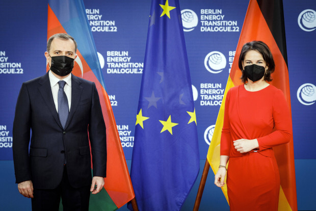 Während Baerbock schweigt, schielt Aserbaidschan bereits auf Armenien