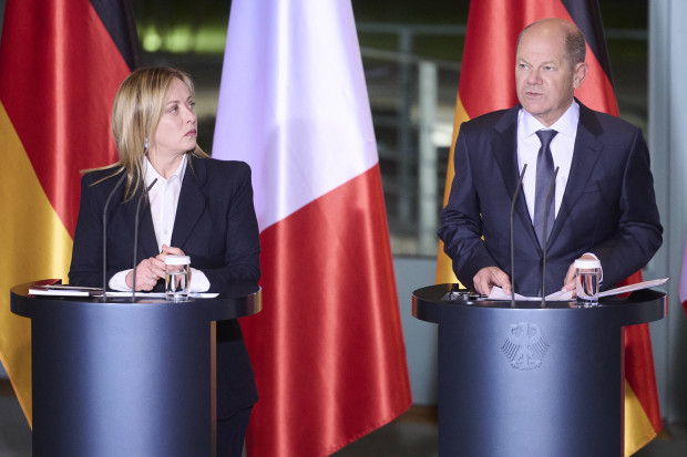 Meloni fordert Antworten von Scholz bei den NGO-Schiffen