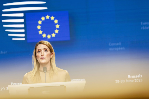 EU-Parlamentspräsidentin Metsola: „Gegner des Migrationspakts isolieren“