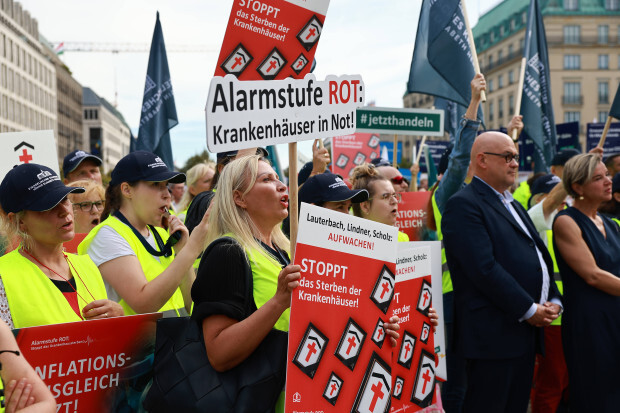Die Mitarbeiter der Krankenhäuser kämpfen um ihre Branche