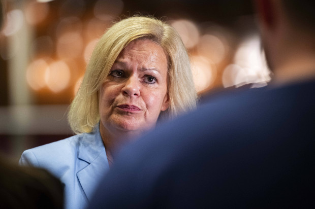 Fühlt sich Faeser Deutschland oder der ganzen Welt verpflichtet?