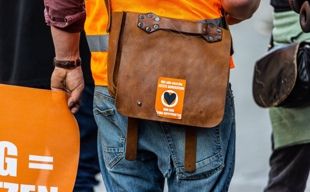 Klimaextremisten der „Letzten Generation“ beschmieren Uni-Gebäude