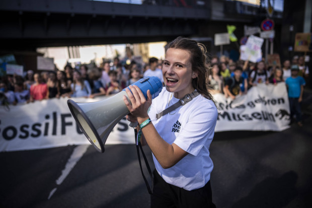 Luisa Neubauer hält Rede im Vatikan