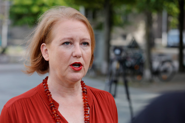 Grüne Ministerin gibt in nur 48 Stunden 12.000 Euro für Fotos aus