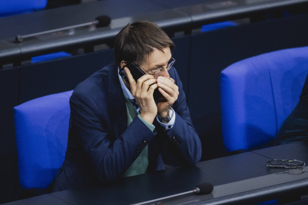 Die Lieferverträge des Karl Lauterbach: Lange Abnahmepflichten