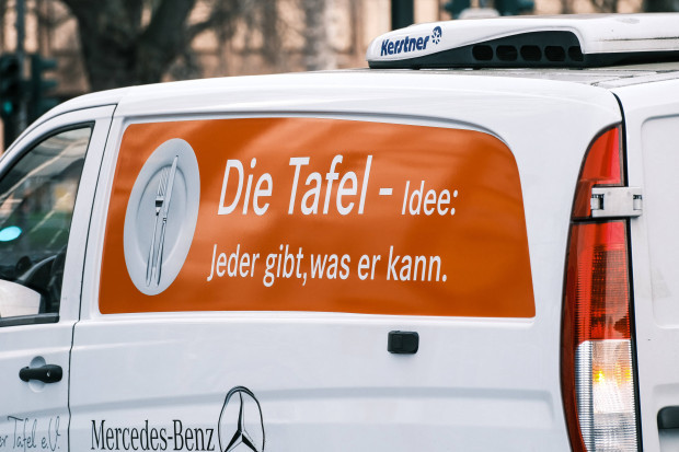 Extra-Angebot für Ukrainer: Mit dem Taxi zur Tafel