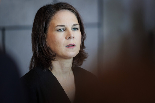 Baerbock spielt Pontius Pilatus