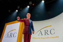 „Bessere Geschichte”, gleiche Sponsoren? Die schwierige Suche nach alternativen Strukturen