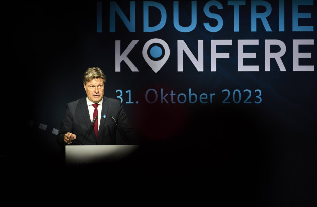 Habecks Brücke in die Deindustrialisierung